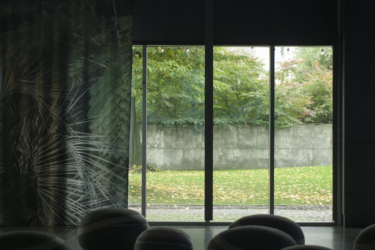 2022-abstrakttropik-curtain-07